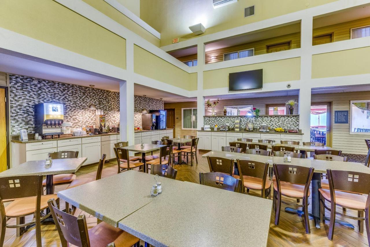 Best Western Lakewinds Лудингтон Экстерьер фото